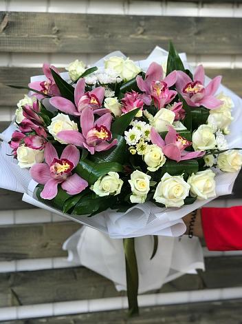 Букет цветов из: Розы и Хризантемы в Посёлок санатория «Подмосковье»
