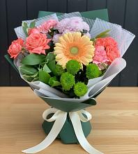 Букет цветов из:  Гвоздики, Розы, Герберы и Хризантемы в Посёлок санатория «Подмосковье»