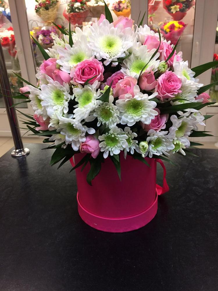 Цветочная композиция из Розы и Хризантемы в шляпной коробке в Посёлок санатория «Подмосковье»